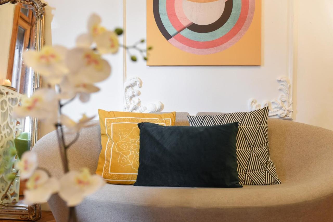 Vintage Elegance, Modern Comfort: 1Br Apartment Overlooking Calea Victoriei Bukarest Exterior foto