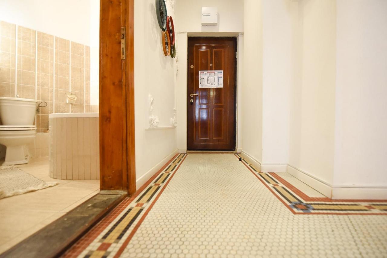 Vintage Elegance, Modern Comfort: 1Br Apartment Overlooking Calea Victoriei Bukarest Exterior foto