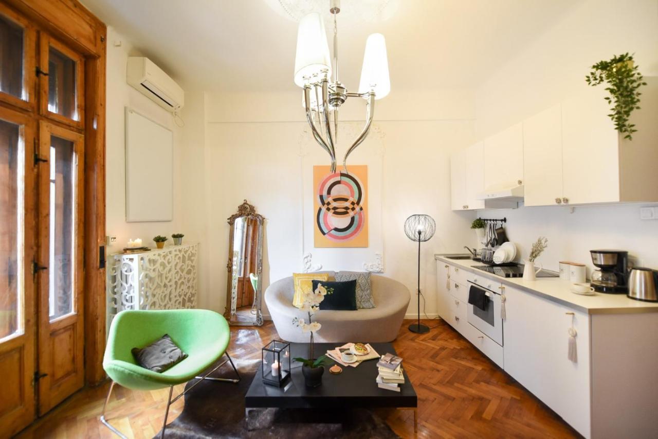 Vintage Elegance, Modern Comfort: 1Br Apartment Overlooking Calea Victoriei Bukarest Exterior foto