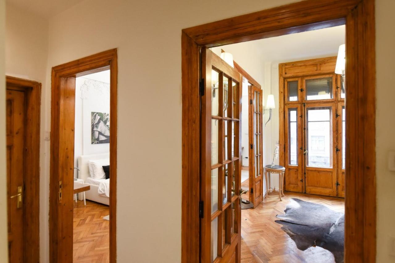 Vintage Elegance, Modern Comfort: 1Br Apartment Overlooking Calea Victoriei Bukarest Exterior foto